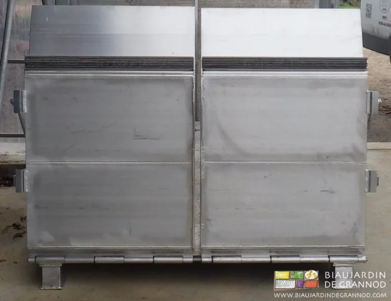 photo du quai mobile replié et rangé de côté