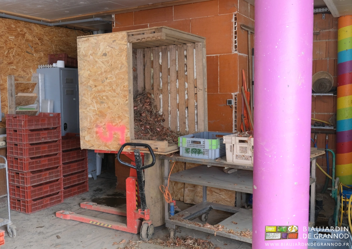 photo de palox basculé à la verticale en fin de travail