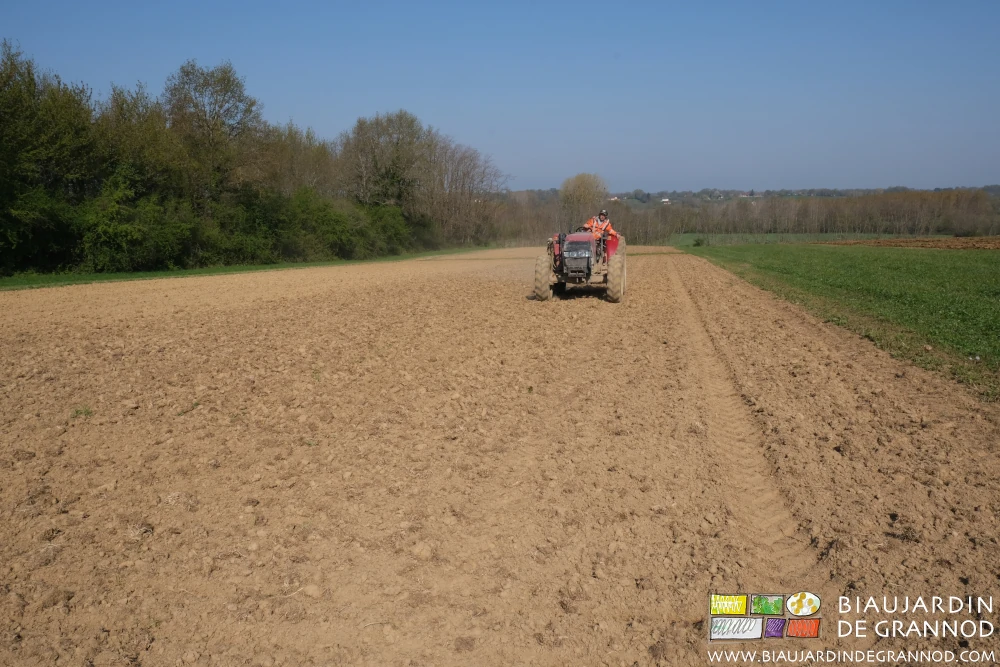 photo du passage "à vide" pour marquage des futures allées par les roues
