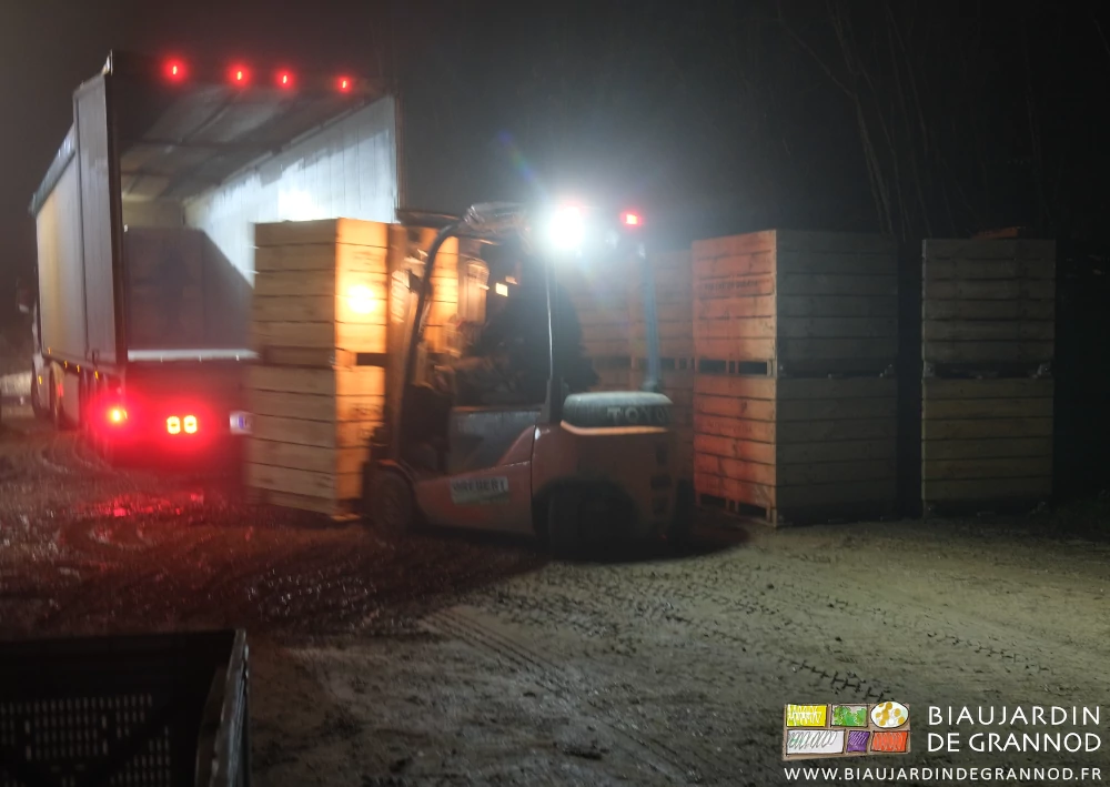 photo de la manutention de 2 palox sur le chariot