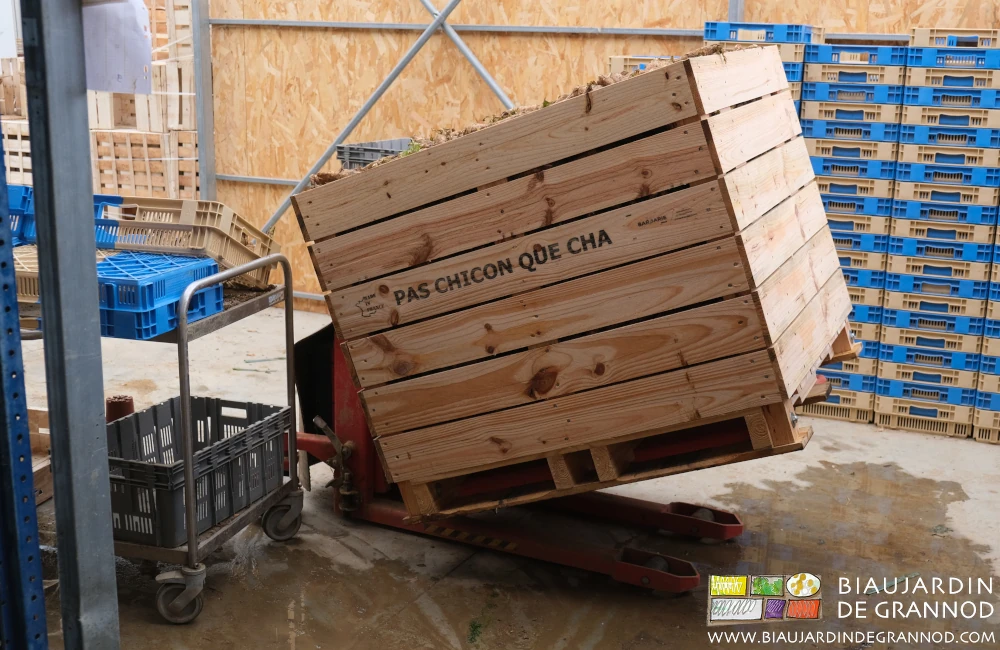 photo d'un palox bois propriété de l'association et installé sur le basculeur