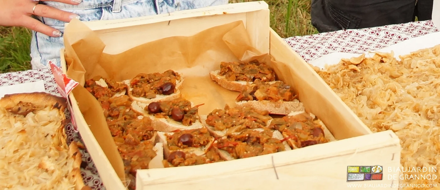 Photo de portion d’aubergine en bruchetta à la caponata dégustées lors de nos 40 ans de Bio