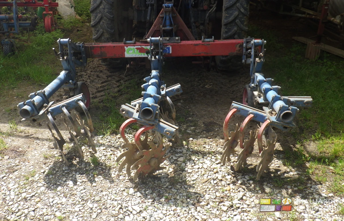 photo proche des éléments montés sur roulements de la bineuse à étoiles