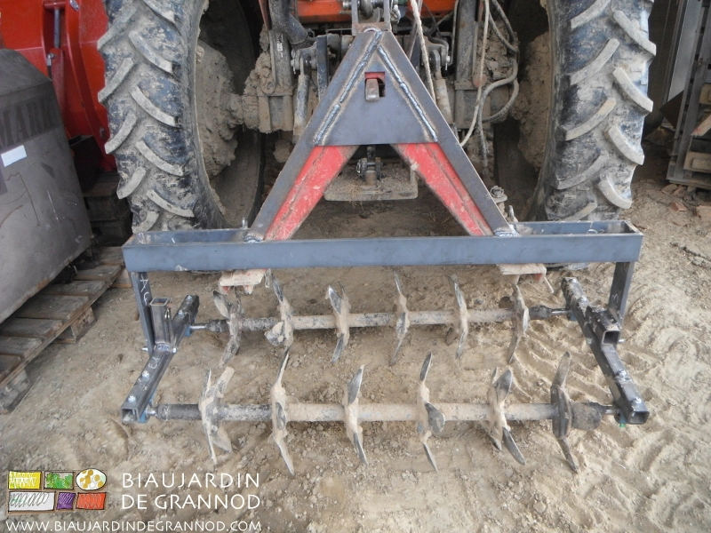 photo du train de bêche que nous avons adapté au bâti arrière du cultibutte