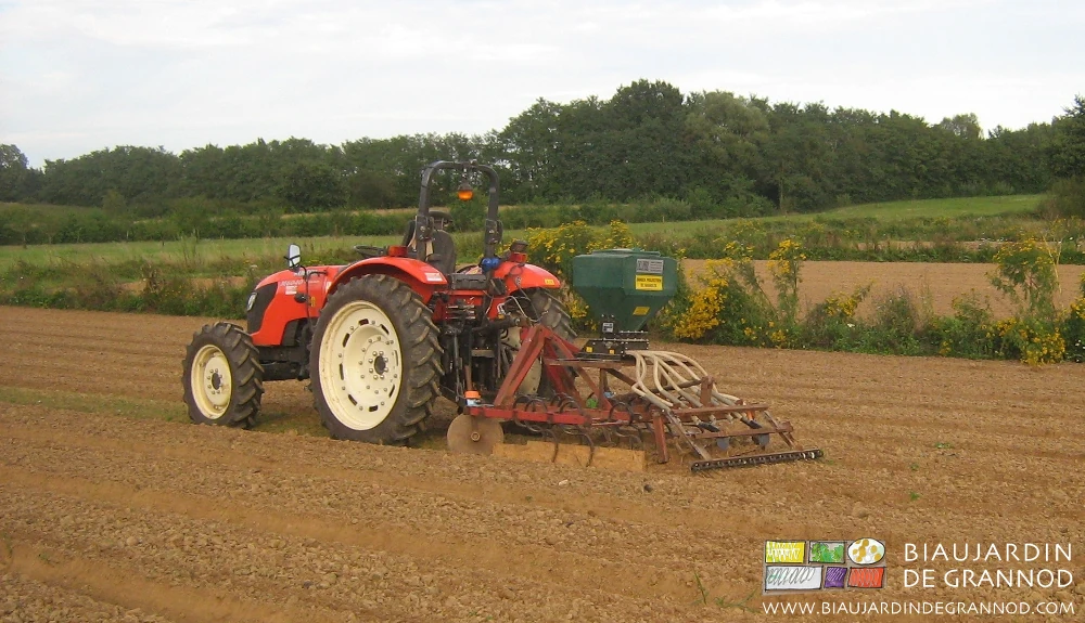 photo au travail d'un de nos vibroplanche merdouillou bricolé début années 2000