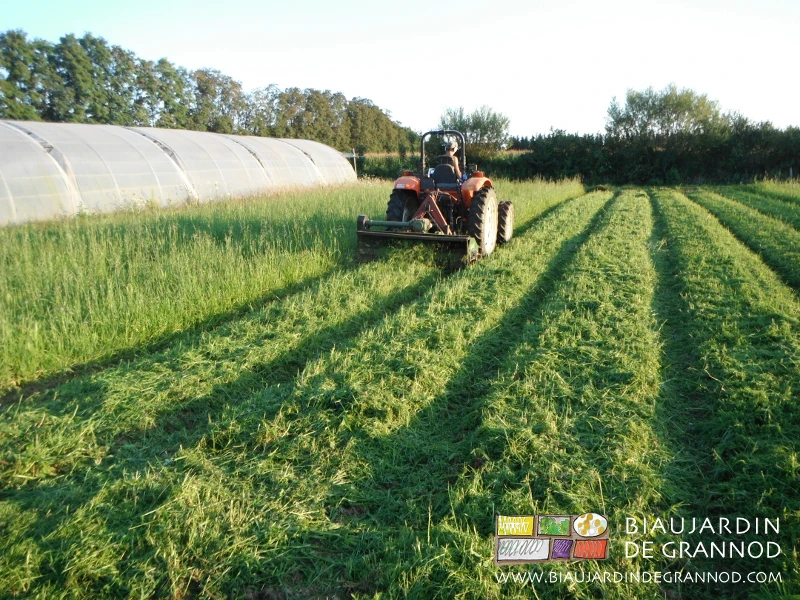 photo du travail au broyeur arrière depuis le centre vers l'extérieur du carré