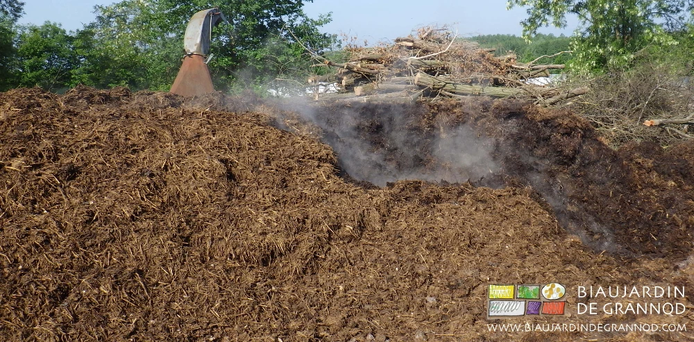 photo en coupe du tas de fumier en fin de fermentation