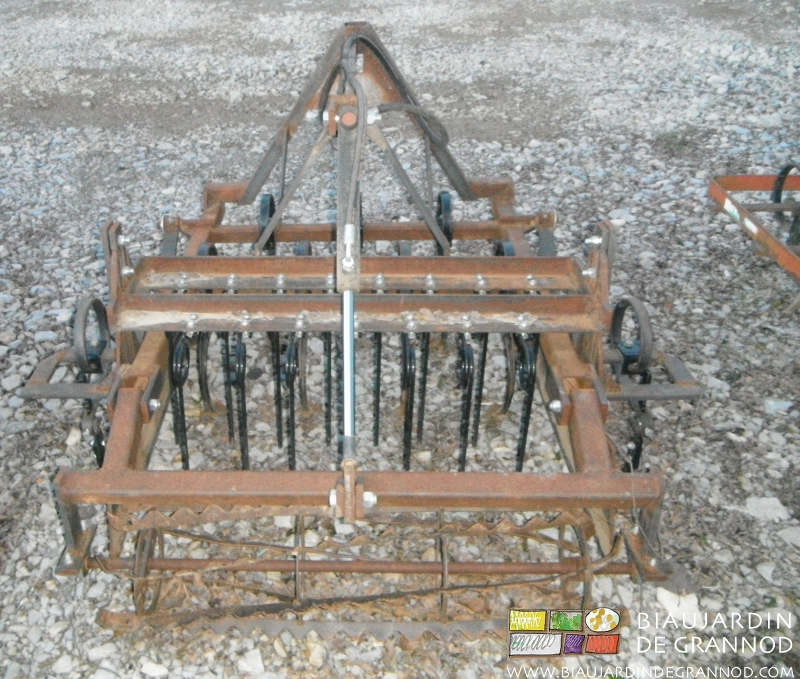 photo de vibroplanche avec rouleau crénelé classique agressif