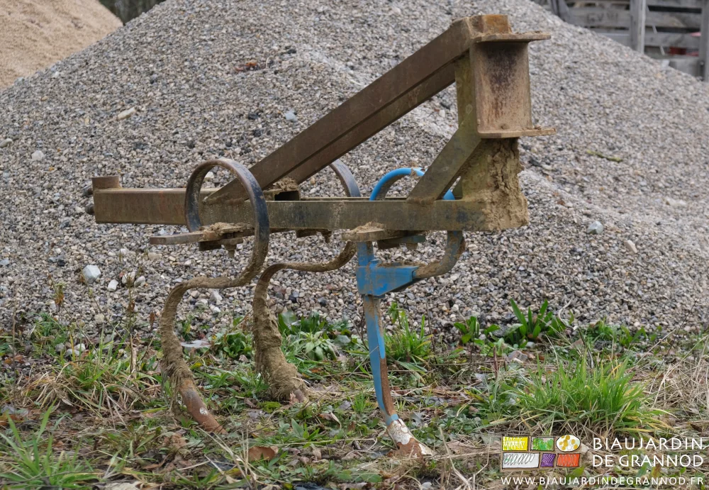 photo d'un bâti pour binage avec 3 dents par élément 