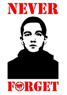 affiche portrait de Carlo Giuliani never forget