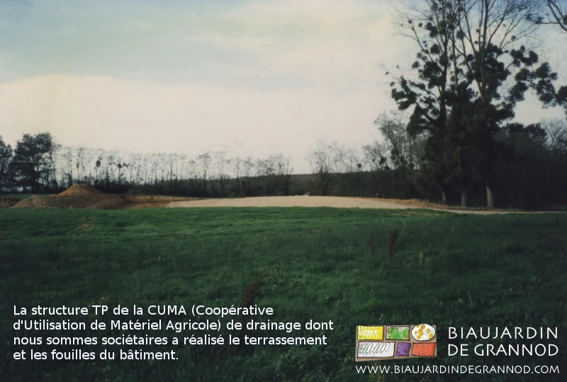 photo de la plateforme nivelée en bas du pré