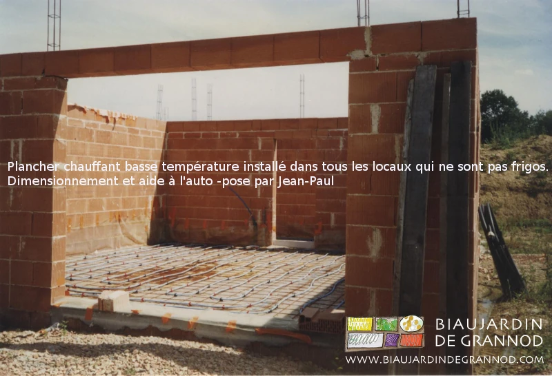 photo du chantier plancher chauffant pour mise hors gel de l'atelier