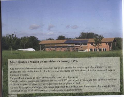 page du livre de l'écomusée sur l'architecture bressane consacrée à notre bâtiment de ferme