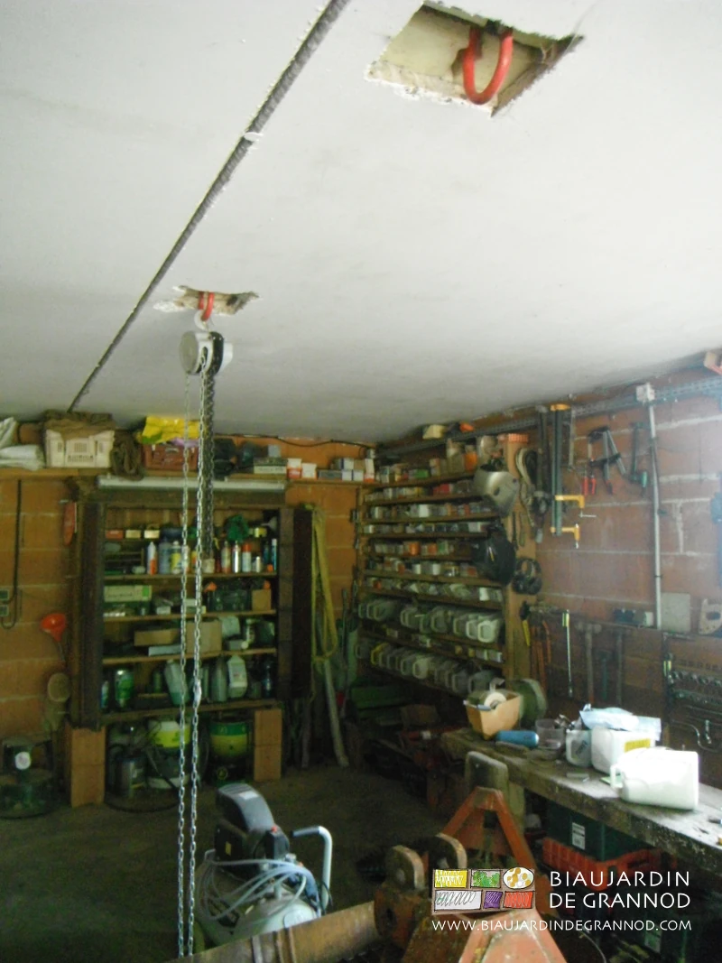 photo de l'atelier avec l'anneau de levage inclus dans la dalle d'étage