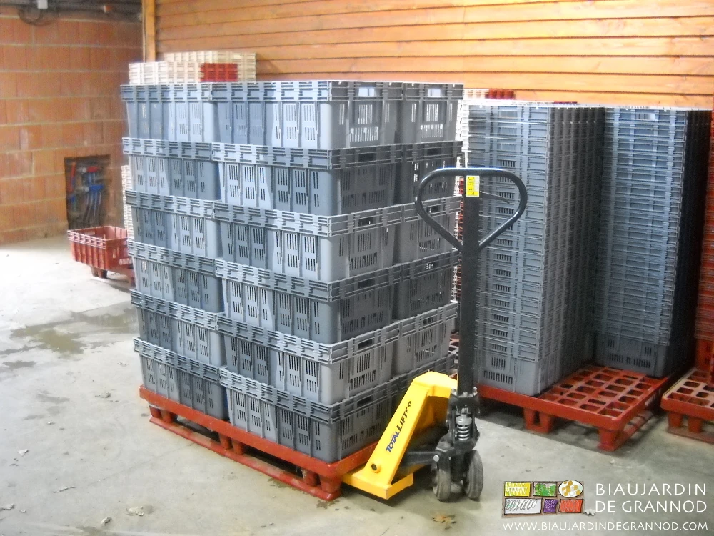 photo de transport de piles de cagettes sur palette avec le transpal