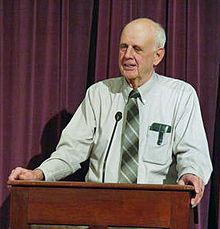 photo de Wendelle Berry lors d'une conférence en 2005 source wiki