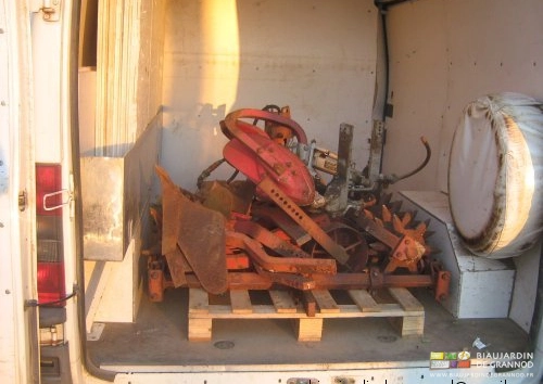 photo de la barbentane démontée pour la conduire en Bresse