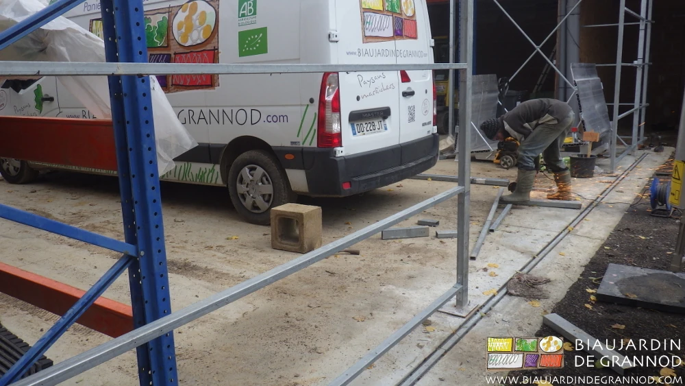 photo de la construction du pignon et porte d'entrée par Mattieu