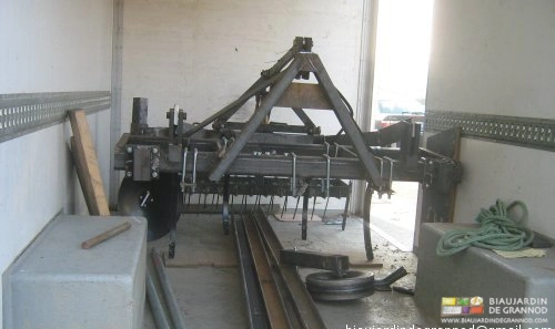 photo de la mise au propre du cultibutte de Joseph comme repère de référence lors du premier stage