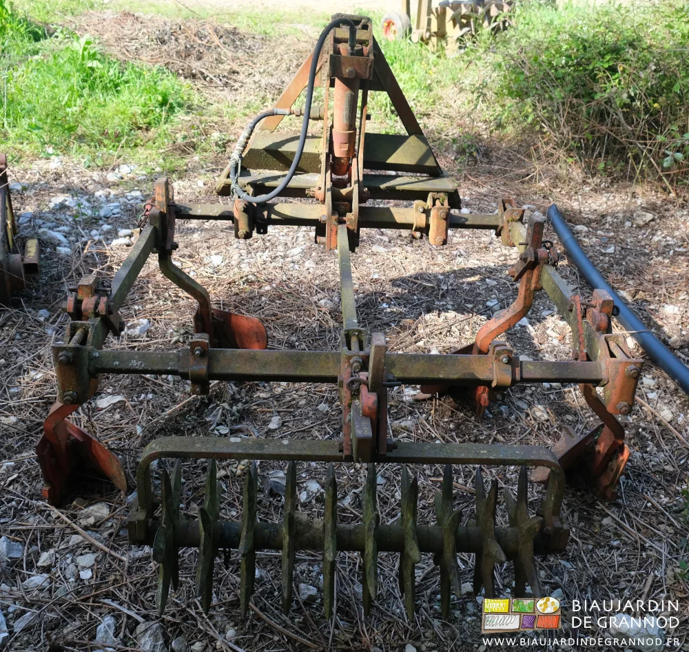 photo de l'arrière du cadre Gard montrant le rouleau de finition qui nivelle