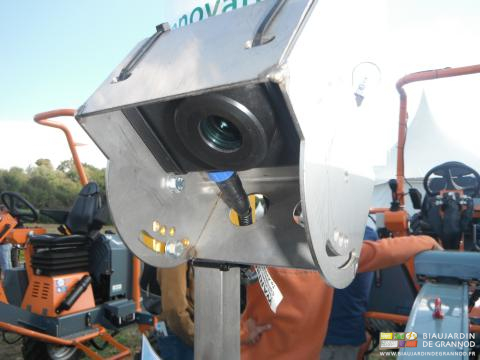 photo de caméra de binage sur porte outil