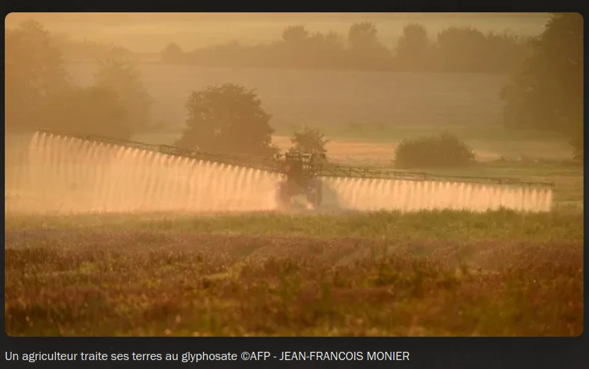 capture d'écran France Culture photo AFP JF Monier d'un tracteur traitant un champ