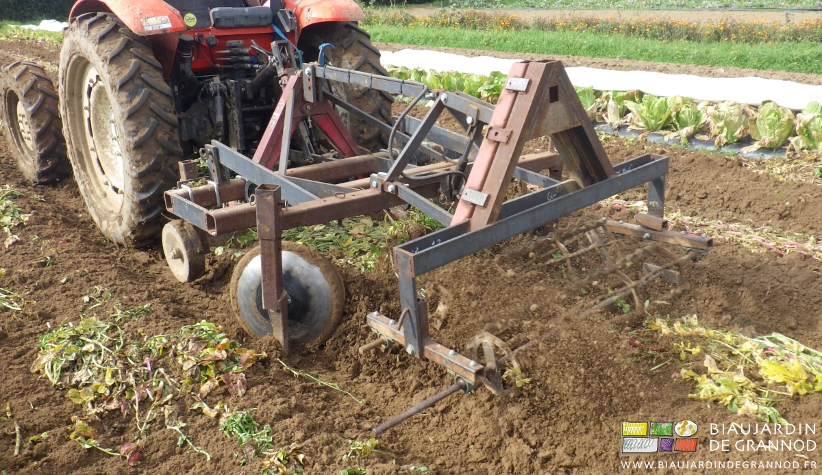 photo du cultibutte qui fissure le profil de la planche et l'affine en surface