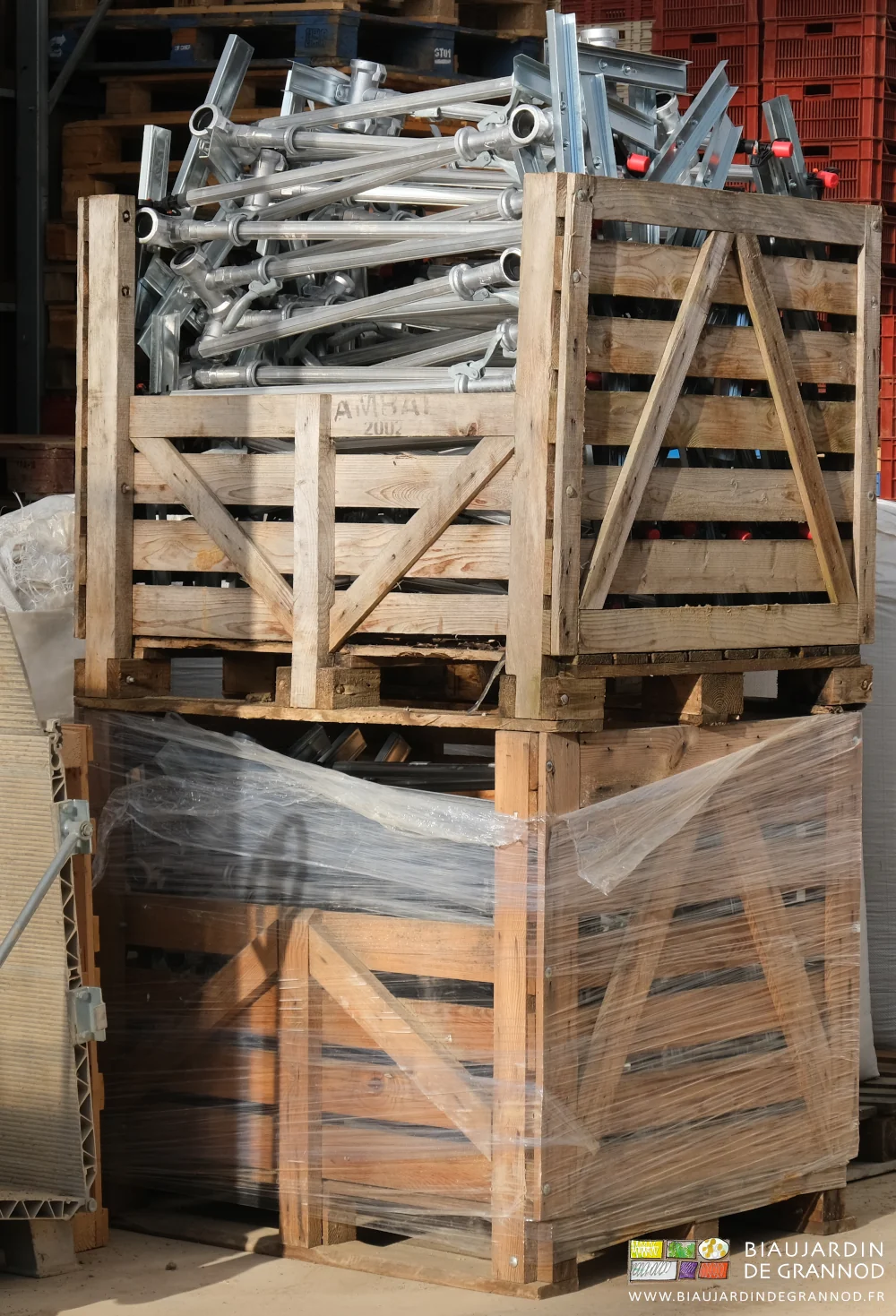 photo de palox de cannes d'arrosage spéciales pour maïs