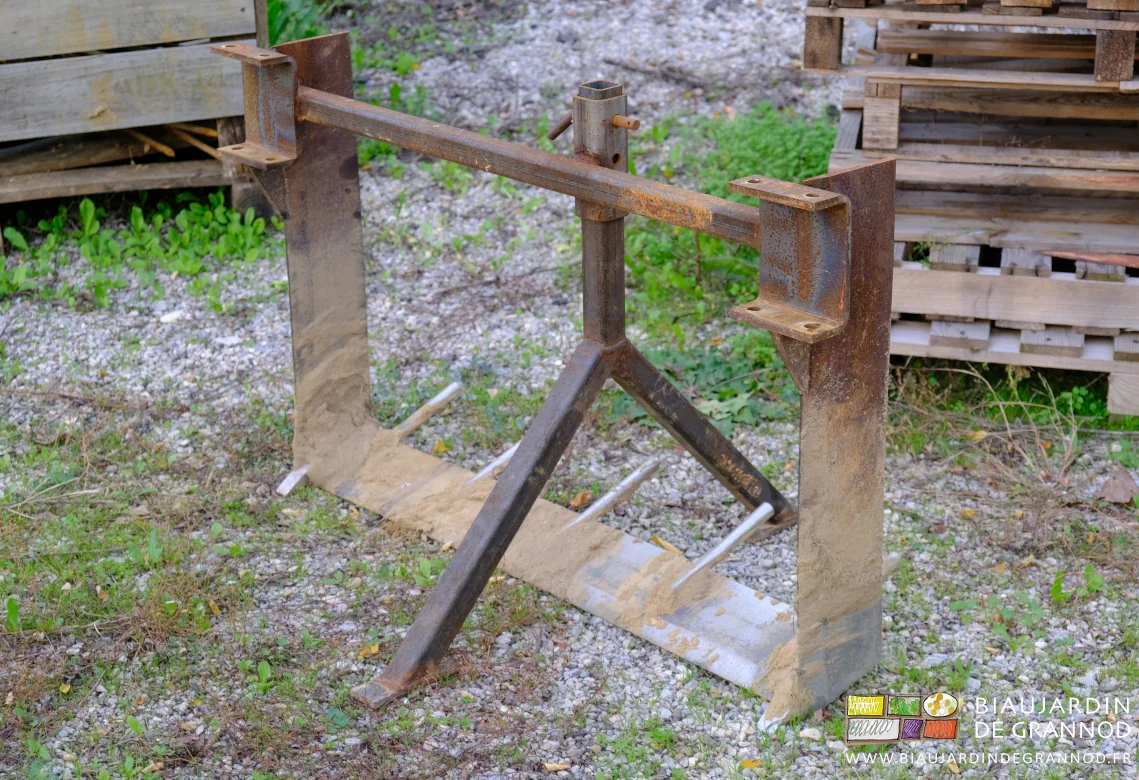 photo de l'élément lame souleveuse rangé en sécurité avec son pied mobile amovible