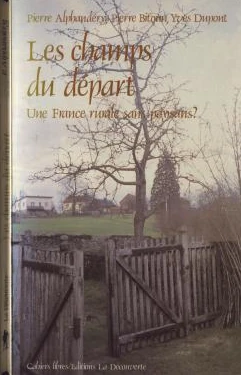 couverture du livre "les champs du départ" une barrière de pré ouverte par temps gris