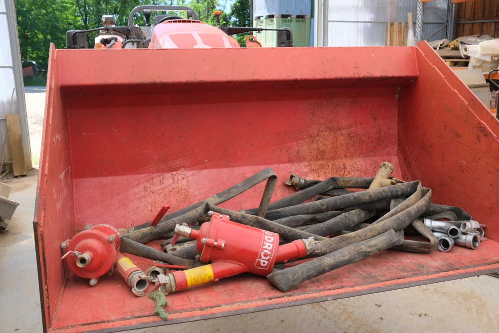 photo des filtres et tuyau souple d'arrosage