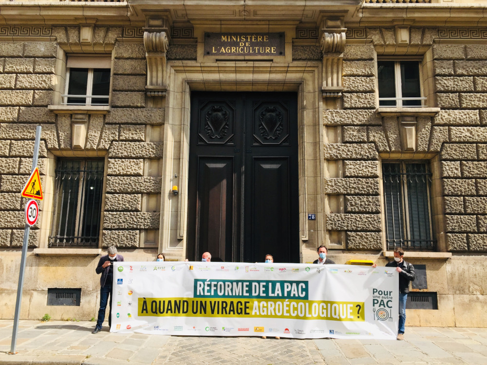 photo banderole à quand un virage agroécologique devant le ministère de l'agriculture