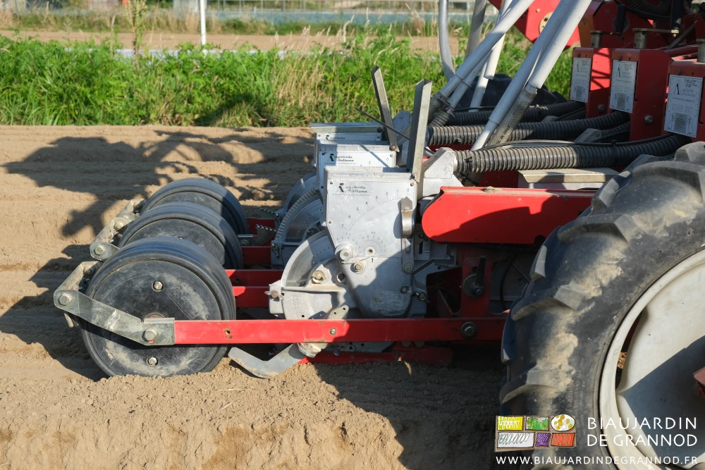 photo des rasettes et roue de rappui d'un élément au travailsemeur