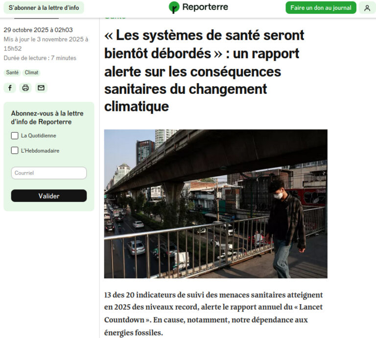 Un piéton porte un masque en pleine crise de pollution à Bangkok, en Thaïlande, le 27 janvier 2025. - © Valeria Mongelli / Anadolu via AFP