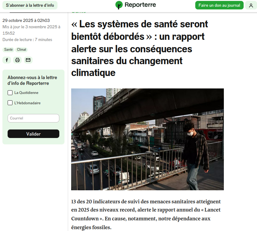 Un piéton porte un masque en pleine crise de pollution à Bangkok, en Thaïlande, le 27 janvier 2025. - © Valeria Mongelli / Anadolu via AFP