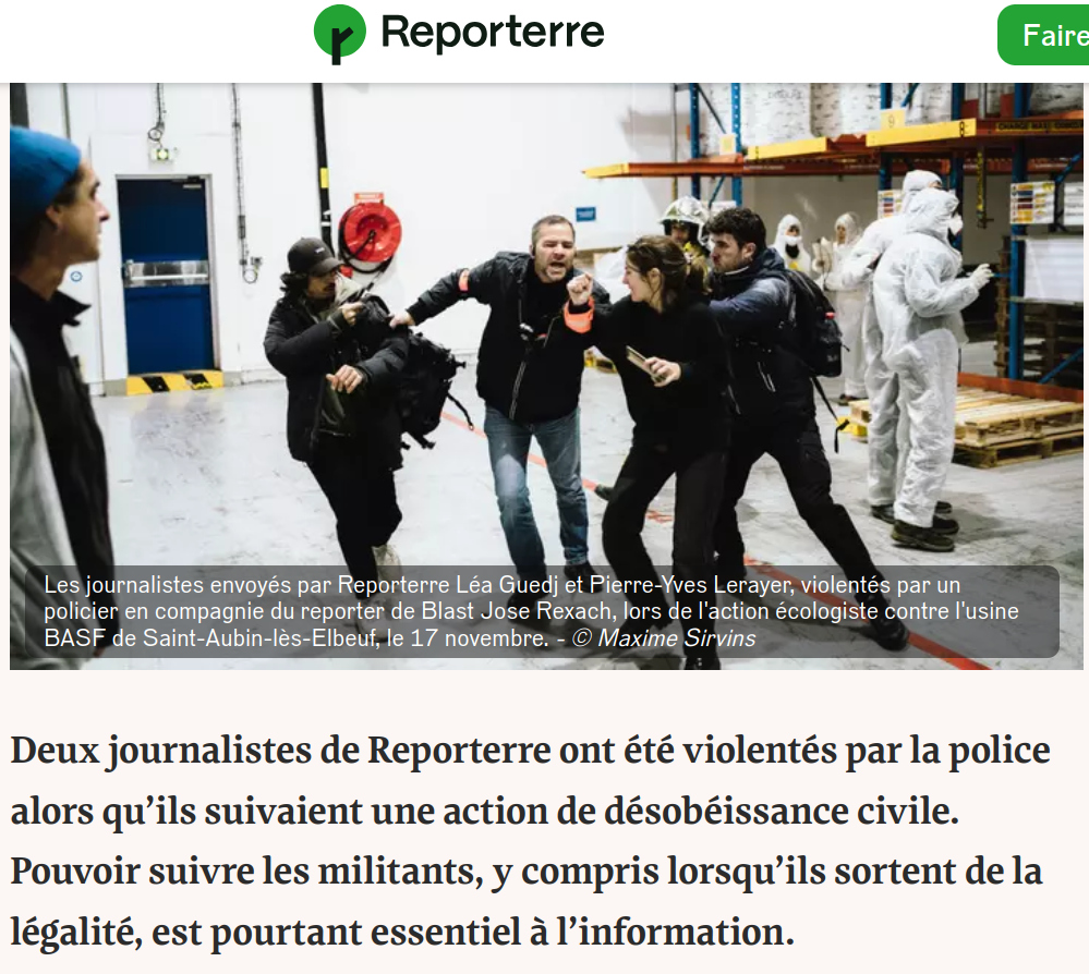photo de policier violentant les journalistes de Reporterre pour prendre leur appareil photo lors de l'action chez BASF