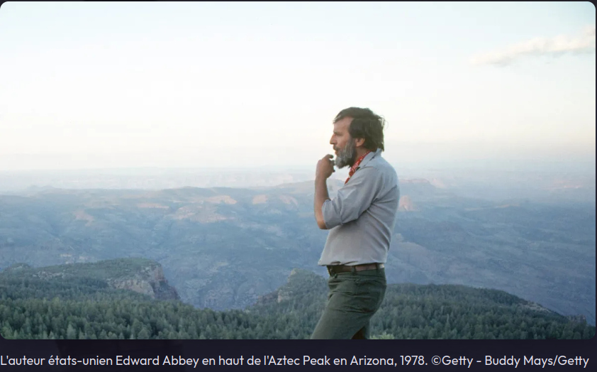 copie écran France Culture Edward Abbey en haut de l'Aztec Peak en Arizona, 1978. ©Getty - Buddy Mays/Getty Images