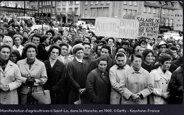 copie écran france culture photo manifestation d'agricultrices en 1966 à Saint-Lo Manche
