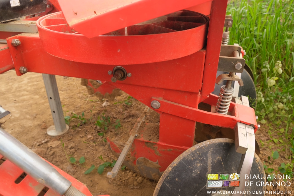 photo proche du tube de descentes sous le barillet tournant d'alimentation