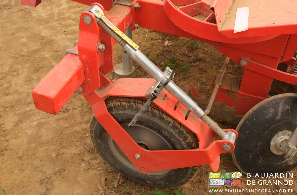 photo proche d'un tirant de réglage avec son cliquet de réglage